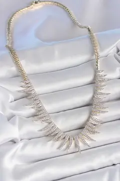 Pirinç Gold Renk Zirkon Taşlı Sivri Model VIP Seri Kadın Kolye 5886