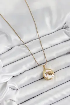 316L Çelik Zincir Beyaz Mineli Sanatsal Portre İstiridye Model Gold Renk Kadın Kolye 5886