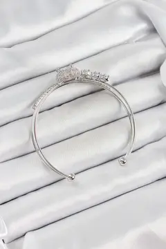 Pirinç Gümüş Renk Kalpli Zirkon Taşlı Kadın Bileklik 5886