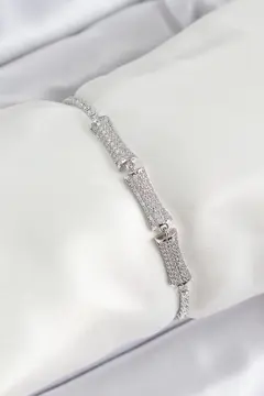 Pirinç Gümüş Renk Zirkon Taşlı Kemik Model Kadın Bileklik 5886