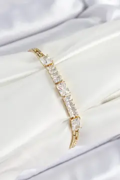 Xuping Pirinç Parçalı Su Yolu Model Gold Renk Kadın Bileklik 5886