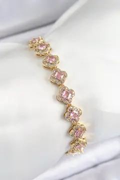 Pirinç Zirkon Taşlı Pembe Yonca Baget Model Gold Renk VIP Seri Kadın Bileklik 5886