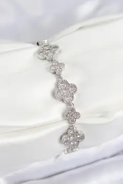 Pirinç Zirkon Taşlı Yonca Model Gümüş Renk VIP Seri Kadın Bileklik 5886