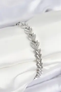 Pirinç Zirkon Taşlı Sıralı Ok Model Gümüş Renk Kadın Bileklik 5886