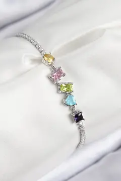 Pirinç Renkli Zirkon Taşlı Geometrik Model Gümüş Renk Kadın Bileklik 5886