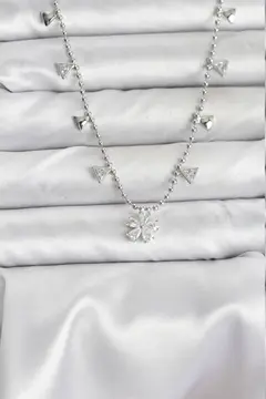 Pirinç Gümüş Renk Zirkon Taşlı Çiçek Model Kadın Kolye 5886