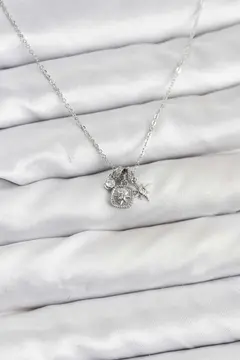 Pirinç Gümüş Renk Minimal Charmlı Kadın Kolye 5886