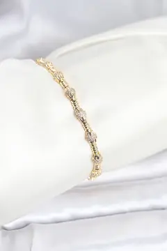 Pirinç Gold Renk VIP Seri Punta Model Zirkon Taşlı Kadın Bileklik 5886