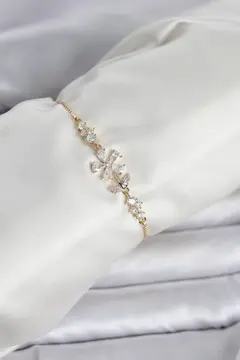 Gold Renk Zirkon Taşlı Papatya Model Asansörlü Kadın Bileklik 5886