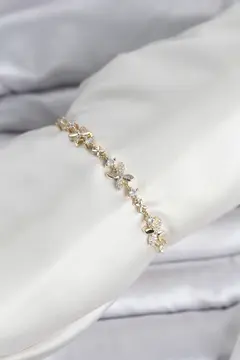 Gold Renk Yonca Model Zirkon Taşlı Asansörlü Kadın Bileklik 5886