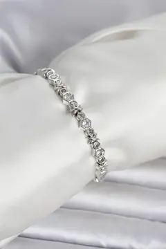Pirinç Gümüş Renk Petek Model Zirkon Taşlı Kadın Bileklik 5886