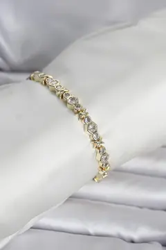 Pirinç Gold Renk Petek Model Zirkon Taşlı Kadın Bileklik 5886