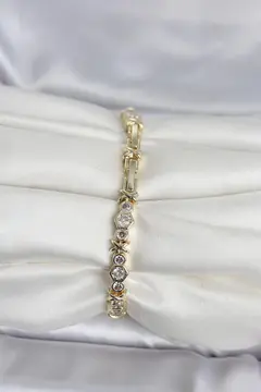 Pirinç Gold Renk Petek Model Zirkon Taşlı Kadın Bileklik 5886