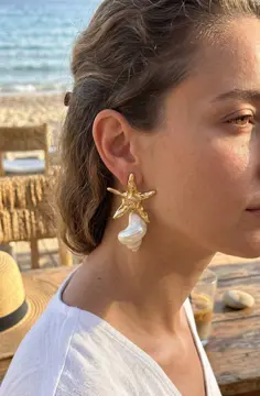 Doğal Deniz Kabuğu ve Gold Renk Yıldız Model Kadın Küpe 5886