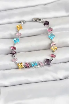 Kristal Taşlı Kesimli Karışık Renkli Gümüş Renk Gema Kadın Bileklik 5886