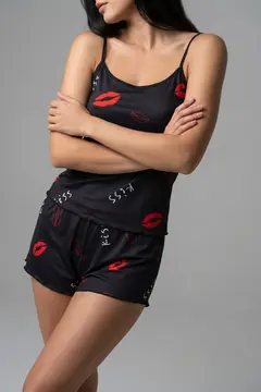Öpücük Desenli Siyah Askılı Şortlu Kadın Pijama Takımı TM1358