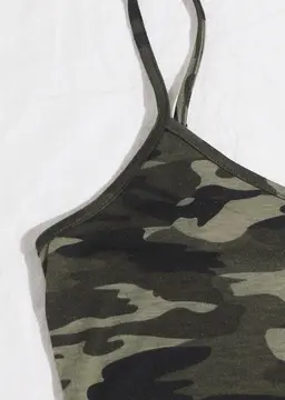 Kadın Kamuflaj Desenli Askılı Crop Top ve Şortlu Gecelik Takım H110440