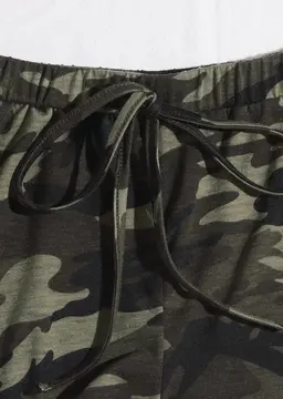 Kadın Kamuflaj Desenli Askılı Crop Top ve Şortlu Gecelik Takım H110440