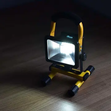 Şarjlı Spot Lamba Projektör