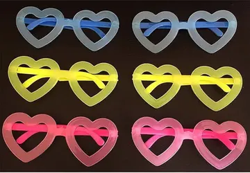 Retro Neon Fosforlu Kalp Gözlük 12 Adet – 80’ler 90’lar Parti Stili