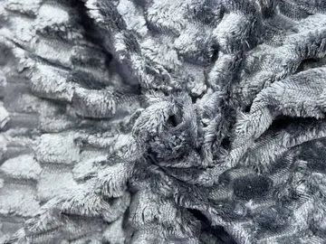 Kaymaz Tabanlı Kabartmalı Peluş Çok Amaçlı Örtü