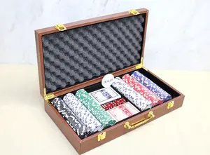 Deri Çantalı 300 Chip Ve 2 Adet İskambil Kağitına Sahip Poker Oyunu
