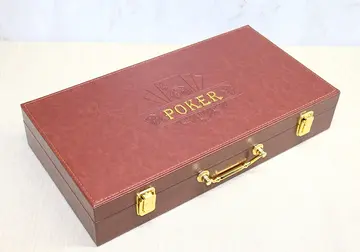 Deri Çantalı 300 Chip Ve 2 Adet İskambil Kağitına Sahip Poker Oyunu