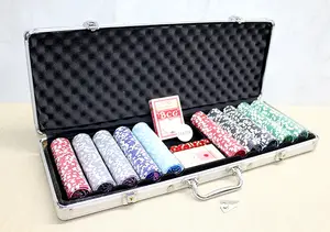 Metal Çantalı 500 Chip Ve 2 Adet İskambil Kağitına Sahip Poker Oyunu