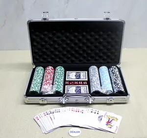 Metal Çantalı 300 Chip Ve 2 Adet İskambil Kağitına Sahip Poker Oyunu