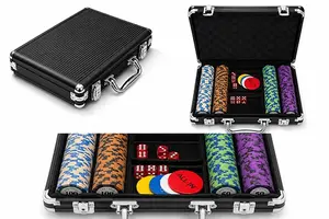 Deri Çantalı 200 Chip Ve 2 Adet İskambil Kağitına Sahip Poker Oyunu