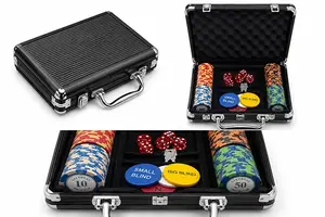 Deri Çantalı 100 Chip Ve 2 Adet İskambil Kağitına Sahip Poker Oyunu