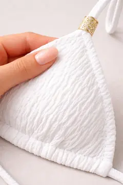 Kadın Beyaz Pedli Üçgen Bikini Üstü Halter Bağlamalı Aksesuarlı