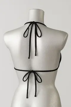 Kadın Siyah Pedli Üçgen Bikini Üstü Halter Bağlamalı Aksesuarlı