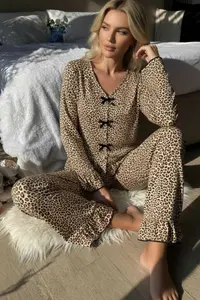 Kadın Uzun Kollu Leopar Desenli Fiyonklu Ev Giyim Pijama Takımı