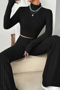 Kadın Siyah Boğazlı Crop Top ve Yüksek Bel Eşofman Takımı Spor Şık Kombin
