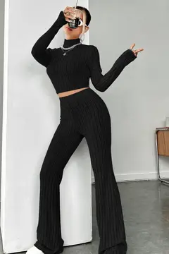 Kadın Siyah Boğazlı Crop Top ve Yüksek Bel Eşofman Takımı Spor Şık Kombin