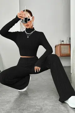 Kadın Siyah Boğazlı Crop Top ve Yüksek Bel Eşofman Takımı Spor Şık Kombin