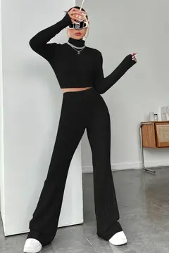 Kadın Siyah Boğazlı Crop Top ve Yüksek Bel Eşofman Takımı Spor Şık Kombin