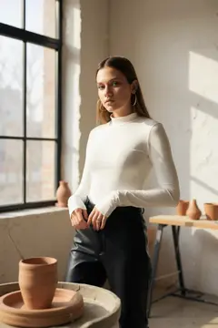 Kadın Beyaz Parmak Detaylı Esnek Uzun Kollu Body
