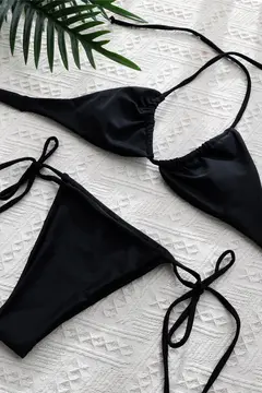 Kadın Siyah Yandan Bağlamalı Tangalı Üçgen Bikini Mayo Takımı