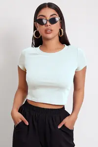 Kadın Beyaz Yuvarlak Yaka Yarım Kol Crop Top Bluz