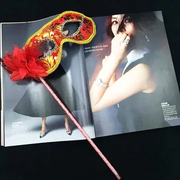 Lüks Taşlı Saplı Maskeli Balo Maskesi Altın Renk 35 Cm