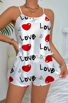 Love Desenli Beyaz Saten Şortlu Gecelik Takım