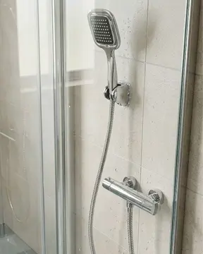 Siyah Duş Başlığı Seti Spiral Hortumlu El Duşu ve Duvar Askısı Banyo Seti