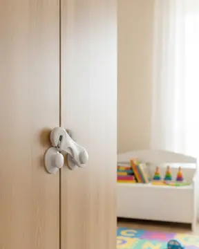4 Adet Çocuk Güvenliği Dolap Kilidi Yapışkanlı Pratik Kullanım Ev İçi Koruma